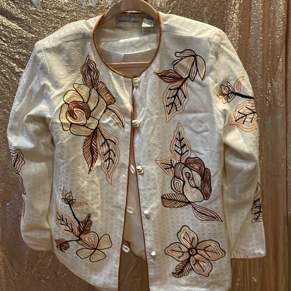 Dealers And Damon’s Cream Floral Embroidered Jacket View 3